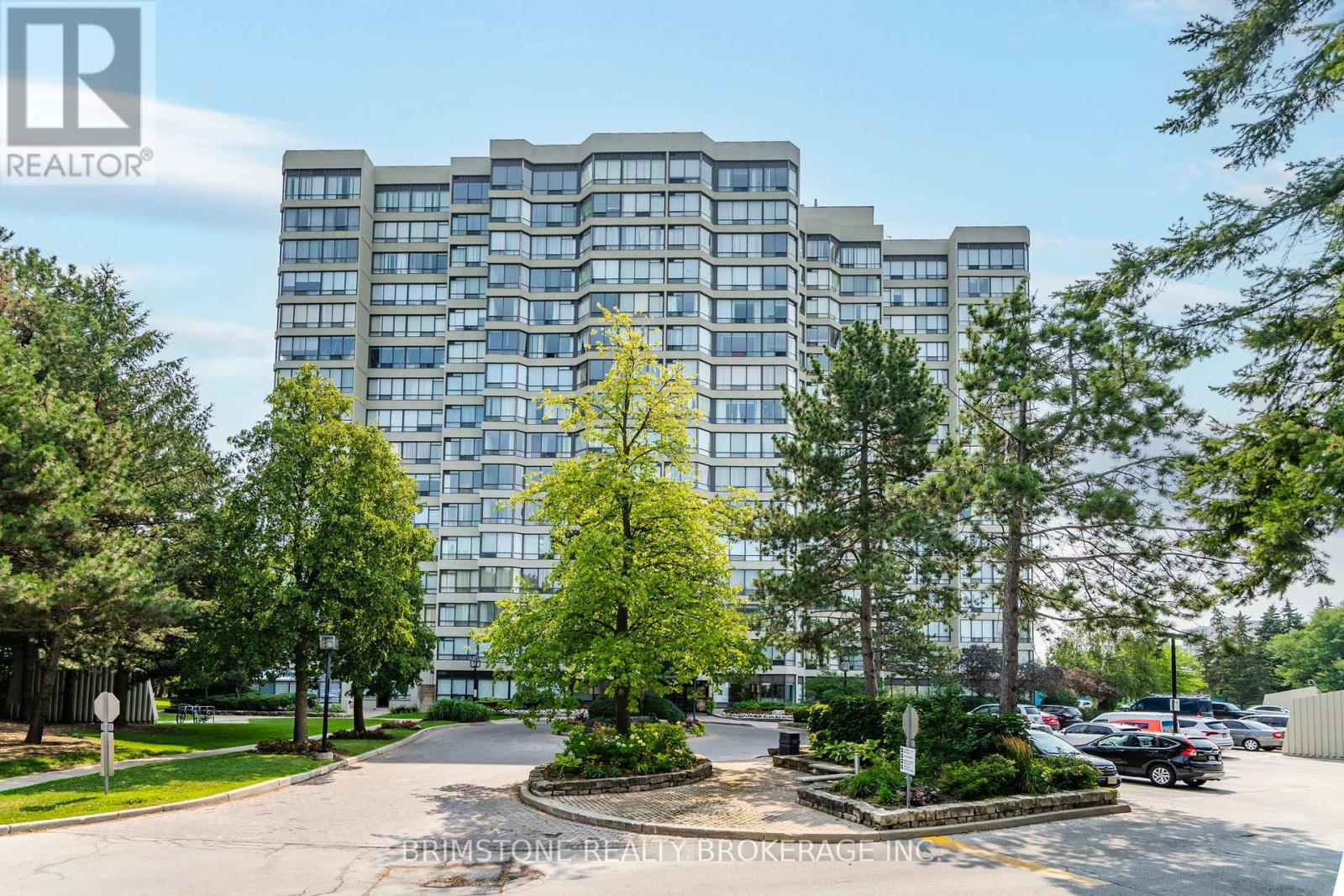 202 26 Hanover Rd, Brampton, ON L6S 4T2