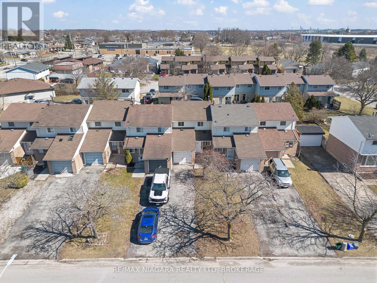 18 Julie Dr, Thorold, ON L2V 4L5
