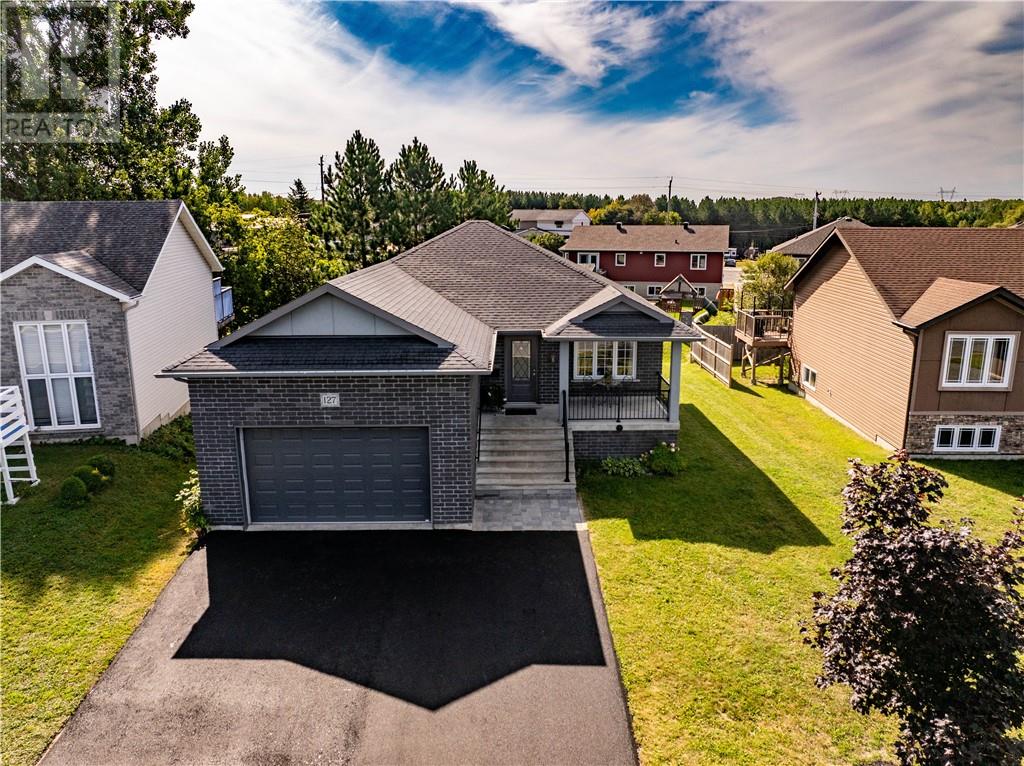 127 Springhill Dr, Garson, ON P3L 0A7