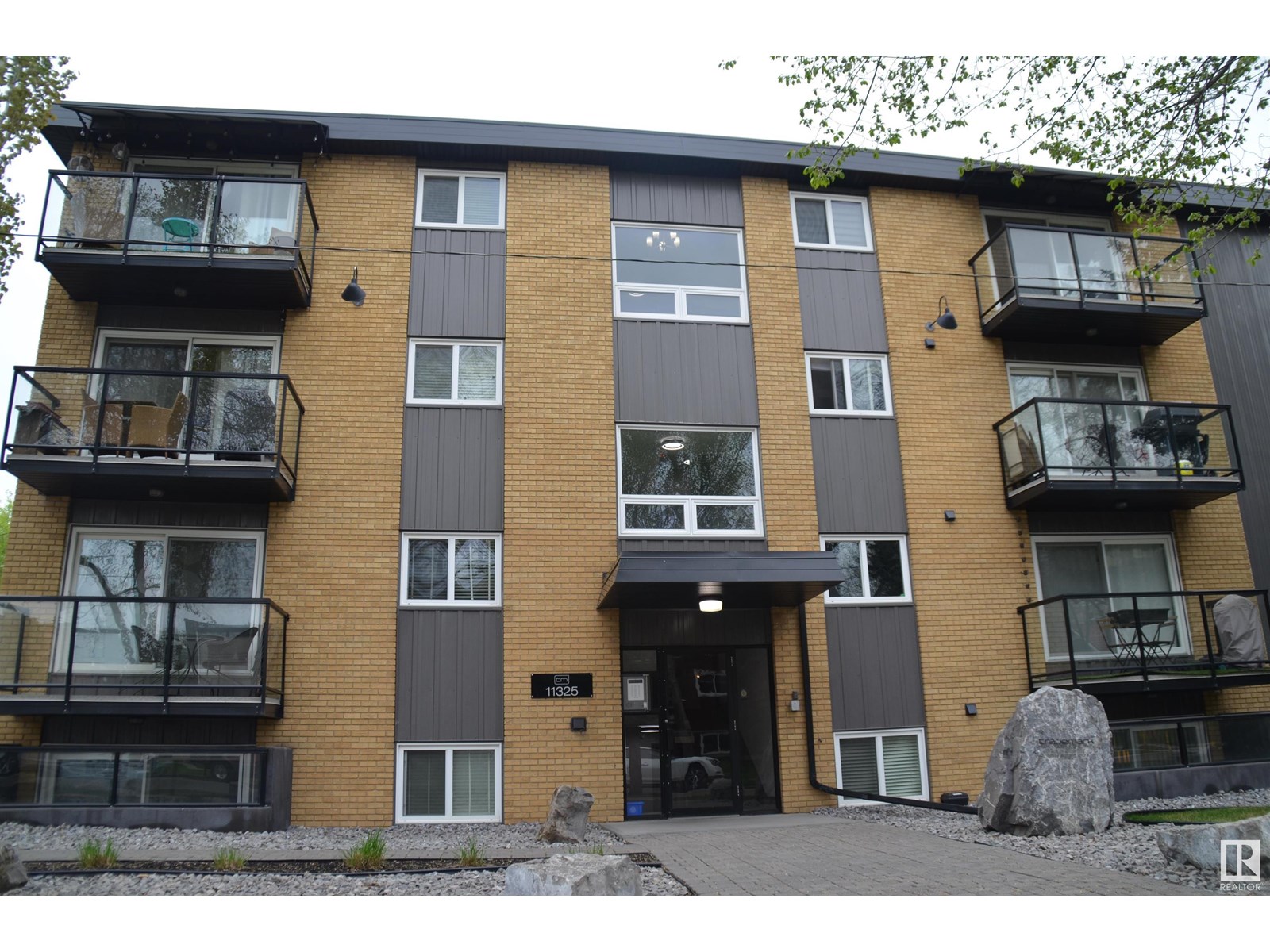 11325 103 Avenue Northwest #301, Edmonton, AB T5K 0S3