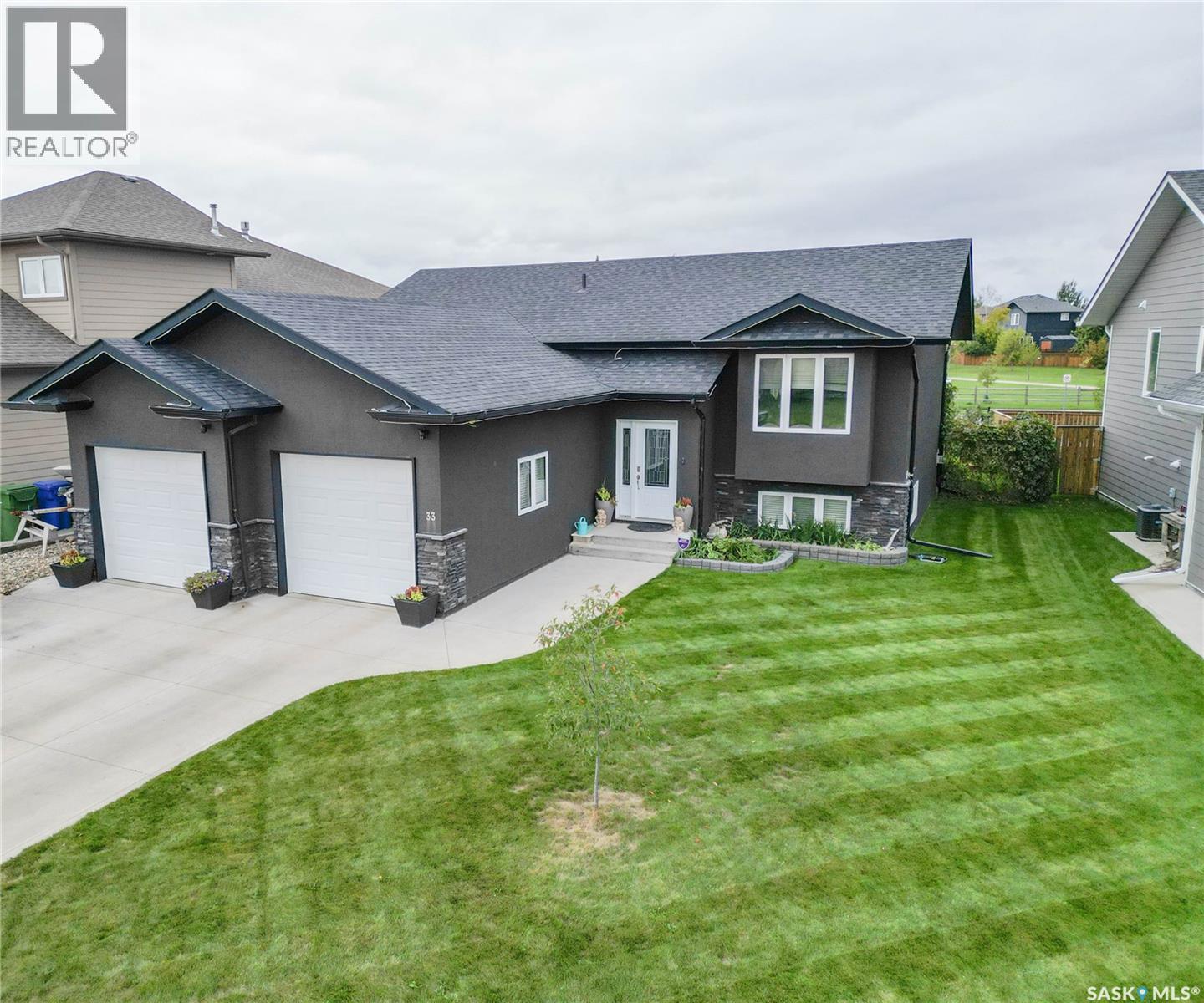 33 Smiley Dr, Prince Albert, SK S6X 0B3