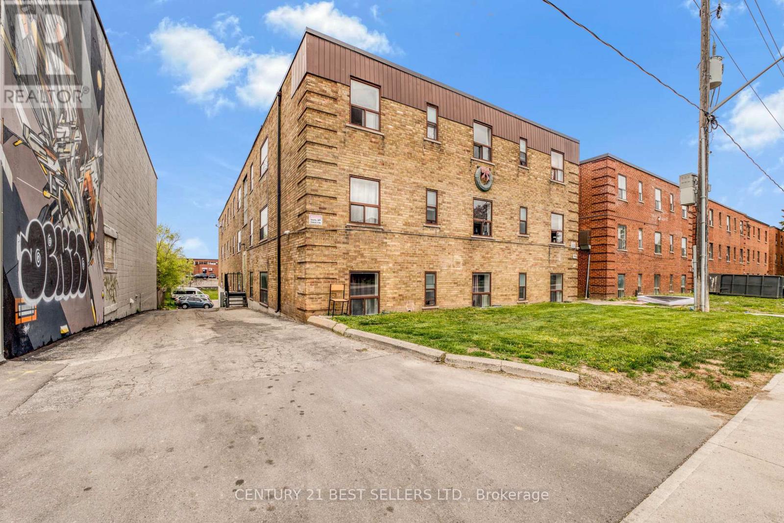 990 Oconnor Dr, Toronto O'connor-parkview, ON M4B 2T3