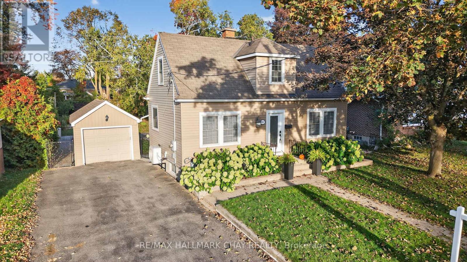 107 Peel St, Barrie, ON L4M 3L5