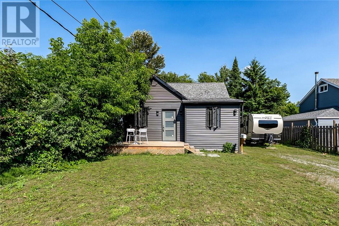 130 Hillsboro Ave, Sudbury, ON P3B 3B6