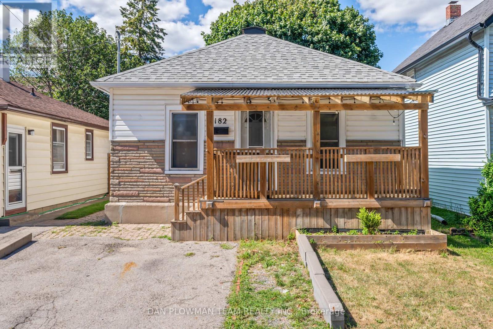 182 Bloor St W, Oshawa, ON L1J 1P7