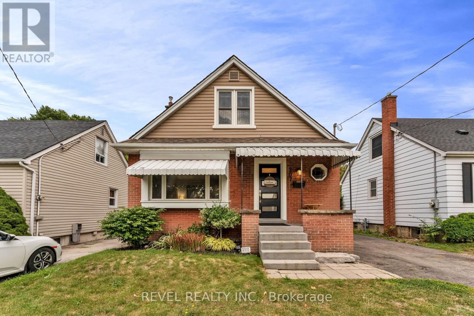 207 Auburn Ave, Hamilton, ON L8K 3B4