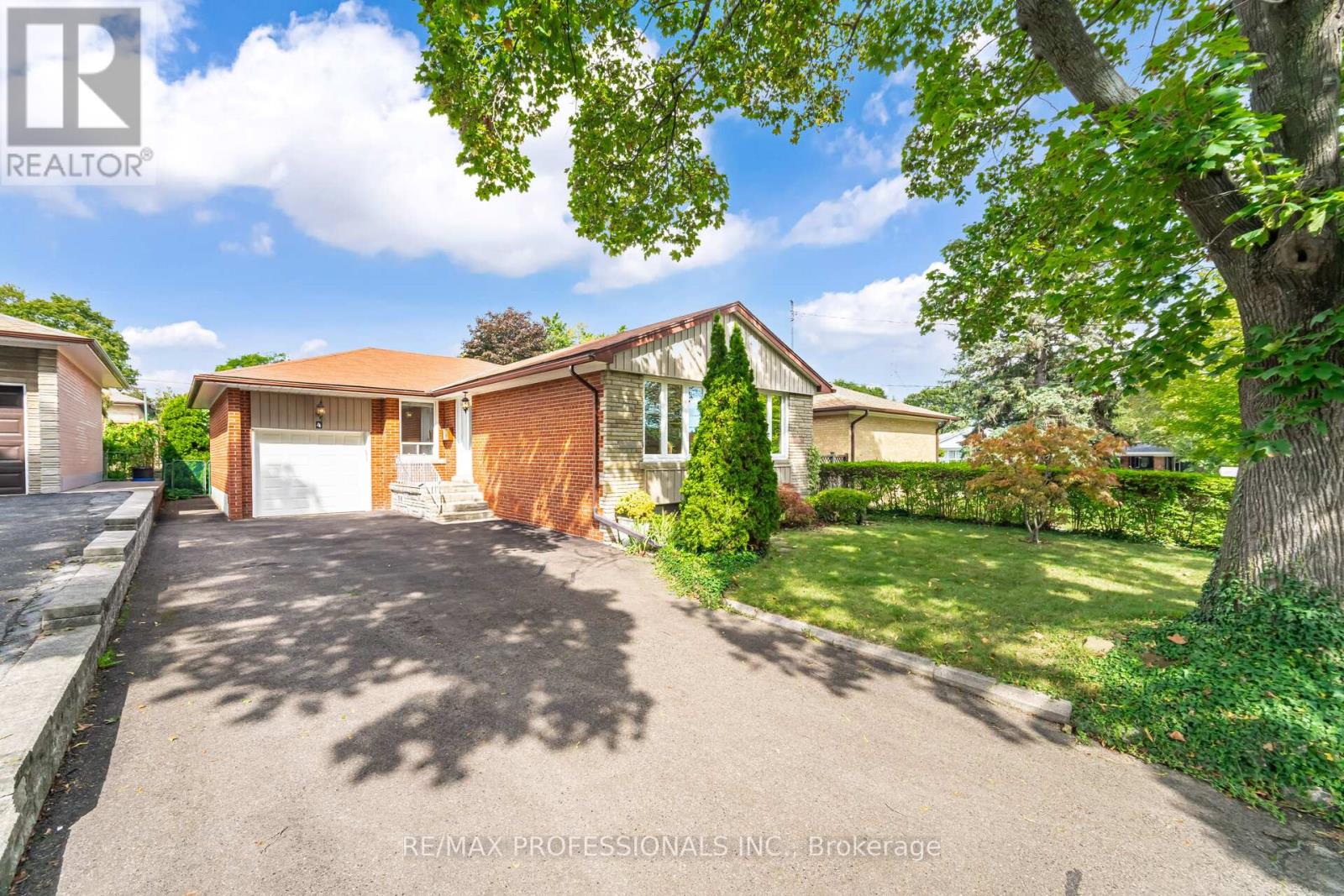 4 Lethbridge Ave, Toronto Kingsview Village-the Westway, ON M9P 2C9
