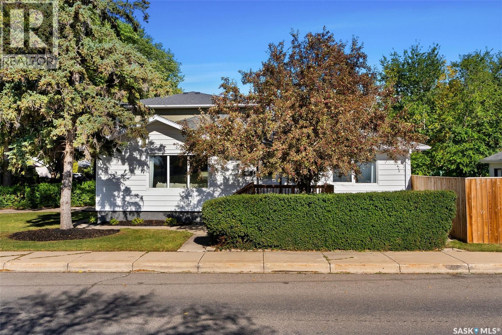 634 Douglas Ave E, Regina, SK S4N 1J1