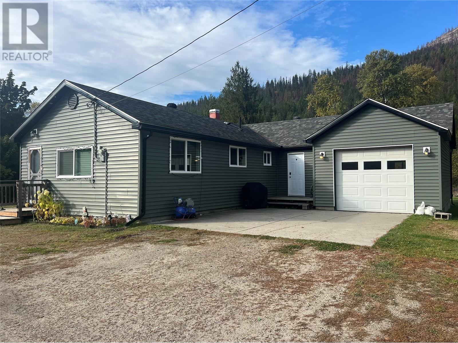 515 Main St, Slocan, BC V0G 2C0