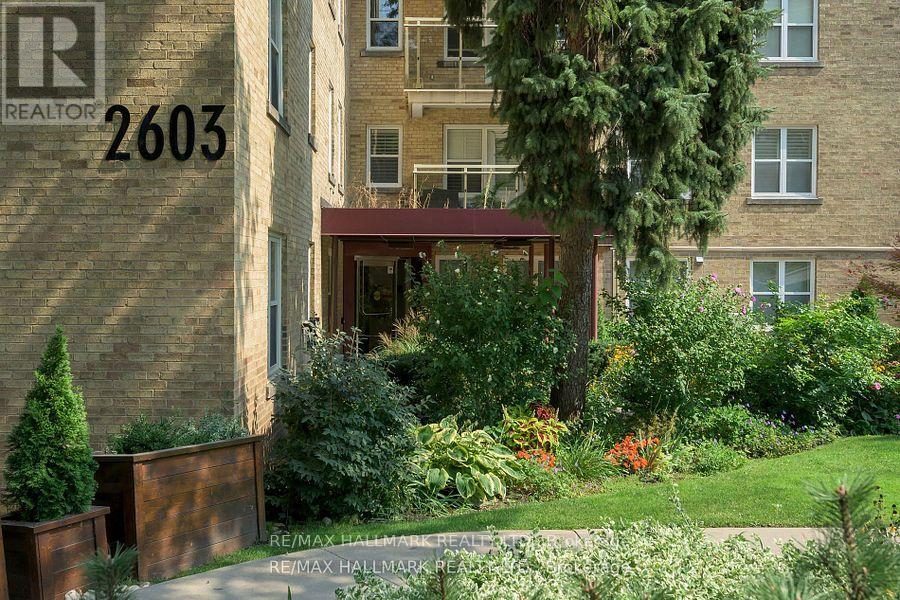 602 2603 Bathurst St, Toronto, ON M6B 2Z6