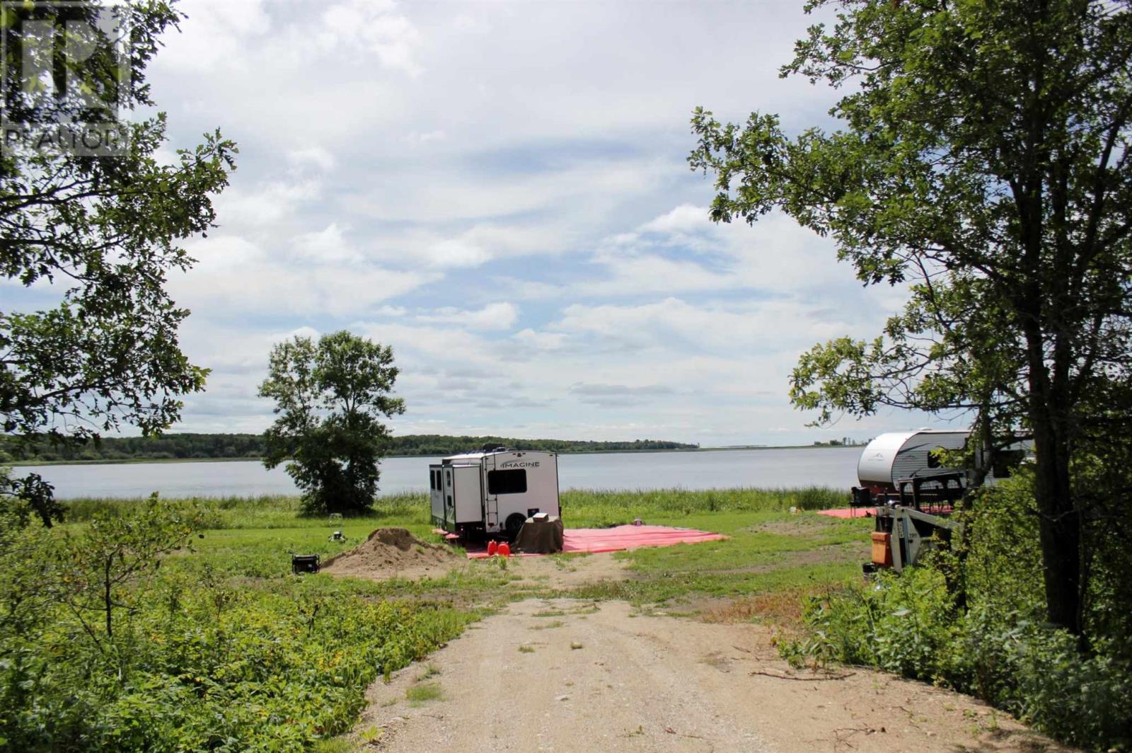 6 Morrison Rd, Lake of the Woods, ON P0W 1J0