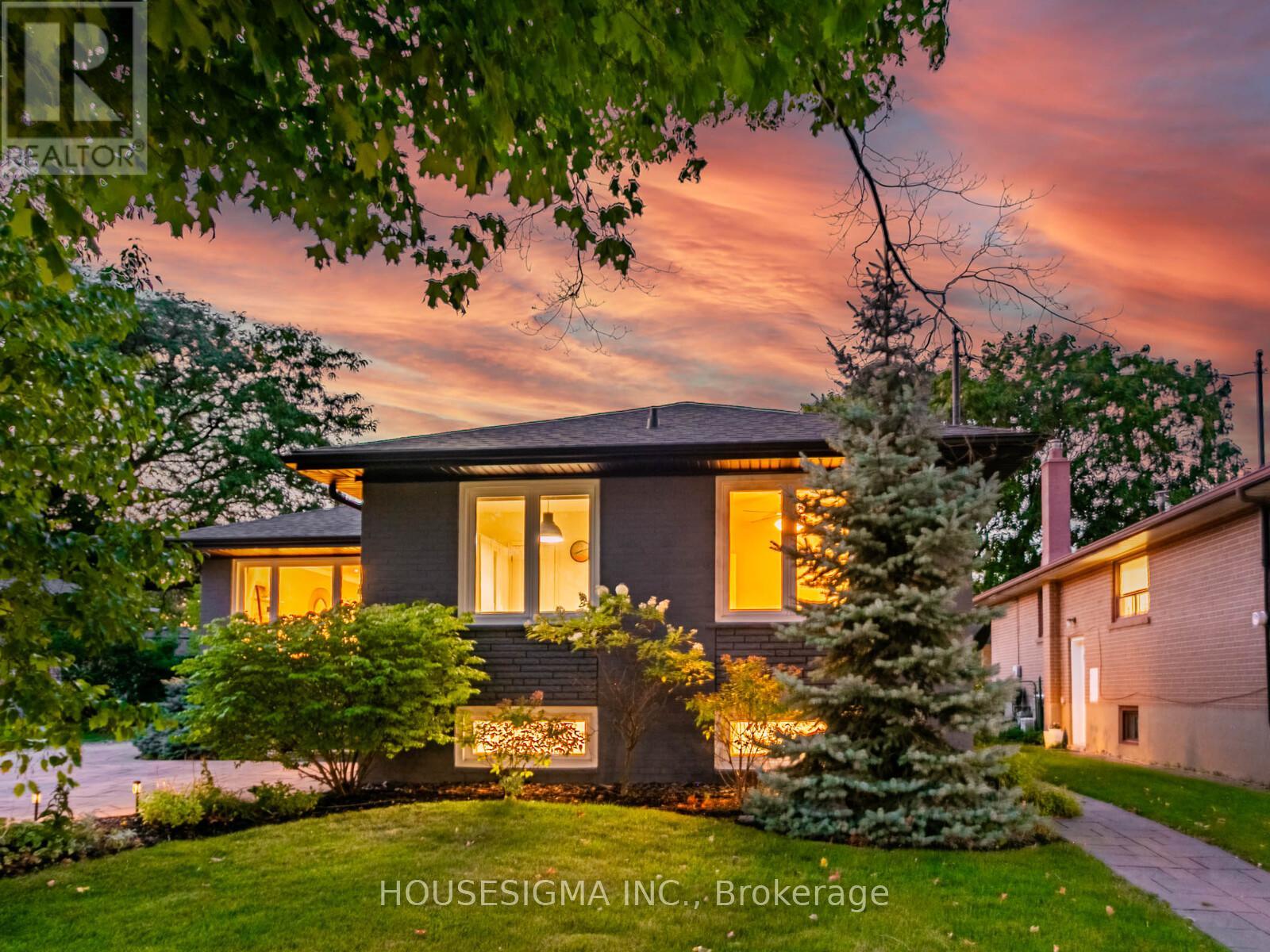 72 Ludstone Dr, Toronto, ON M9R 2J3