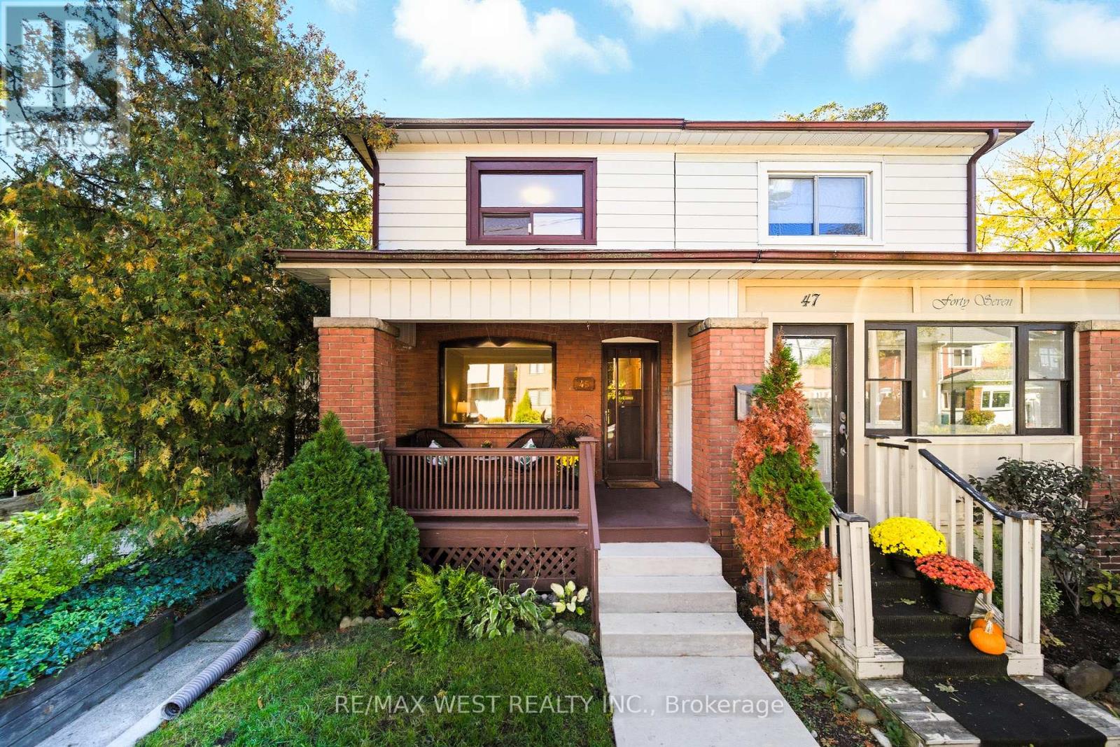 45 Deforest Rd, Toronto, ON M6S 1J1