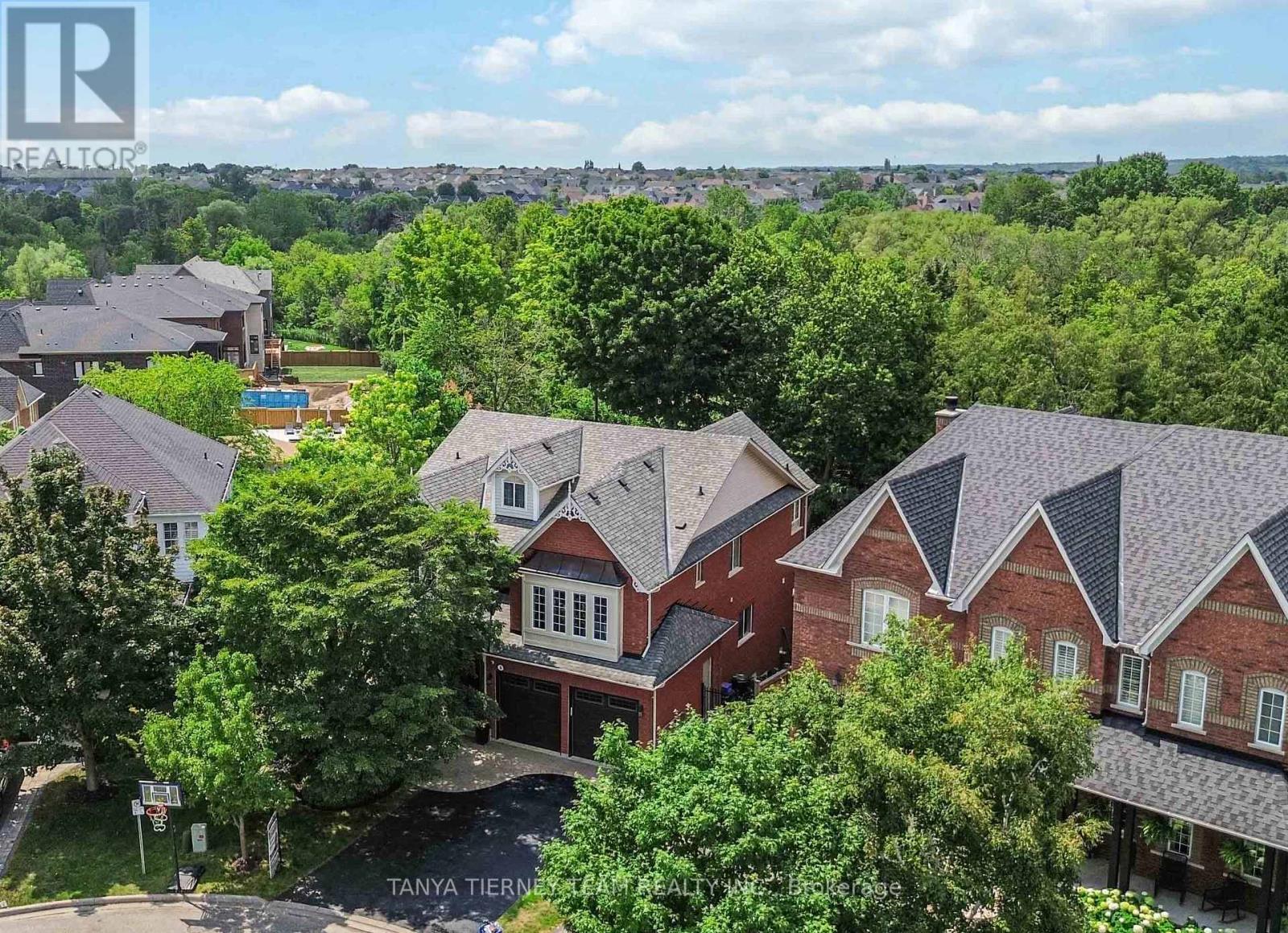 6 Braddock Ct, Whitby, ON L1M 2N1
