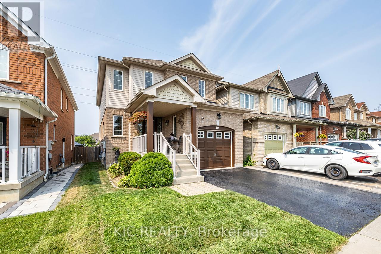 40 Puttingedge Dr, Whitby, ON L1R 3C2