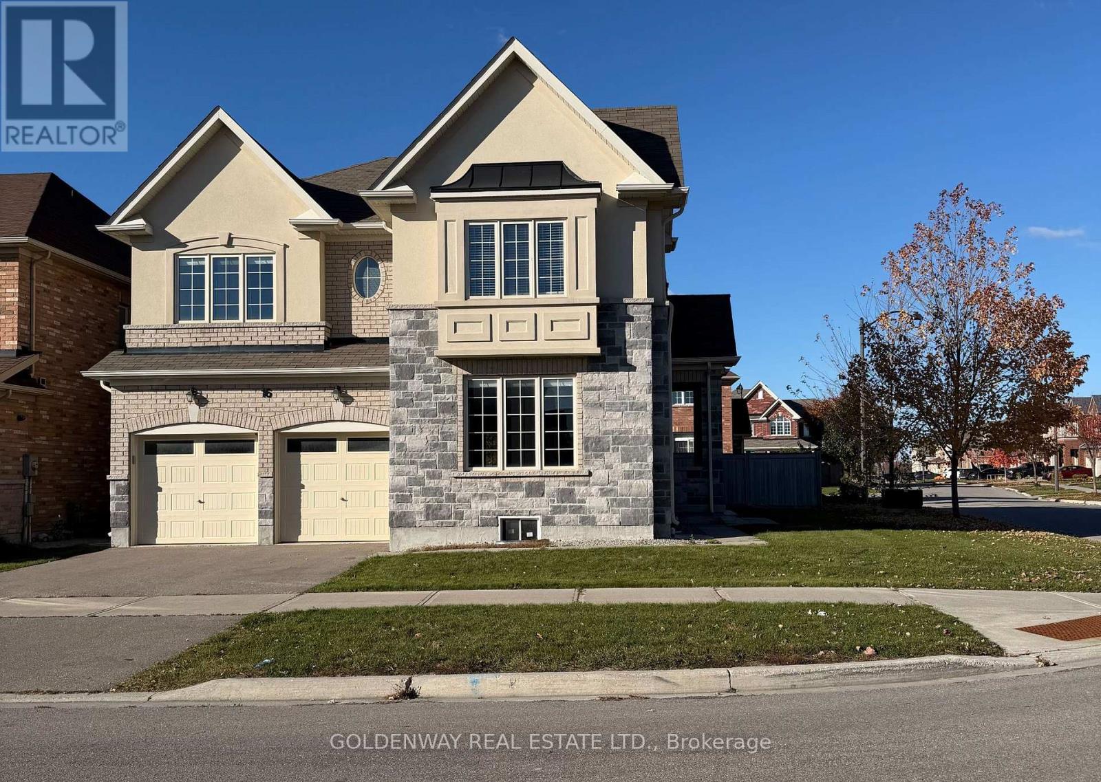 16 Jericho Ave, Georgina, ON L4P 4E5