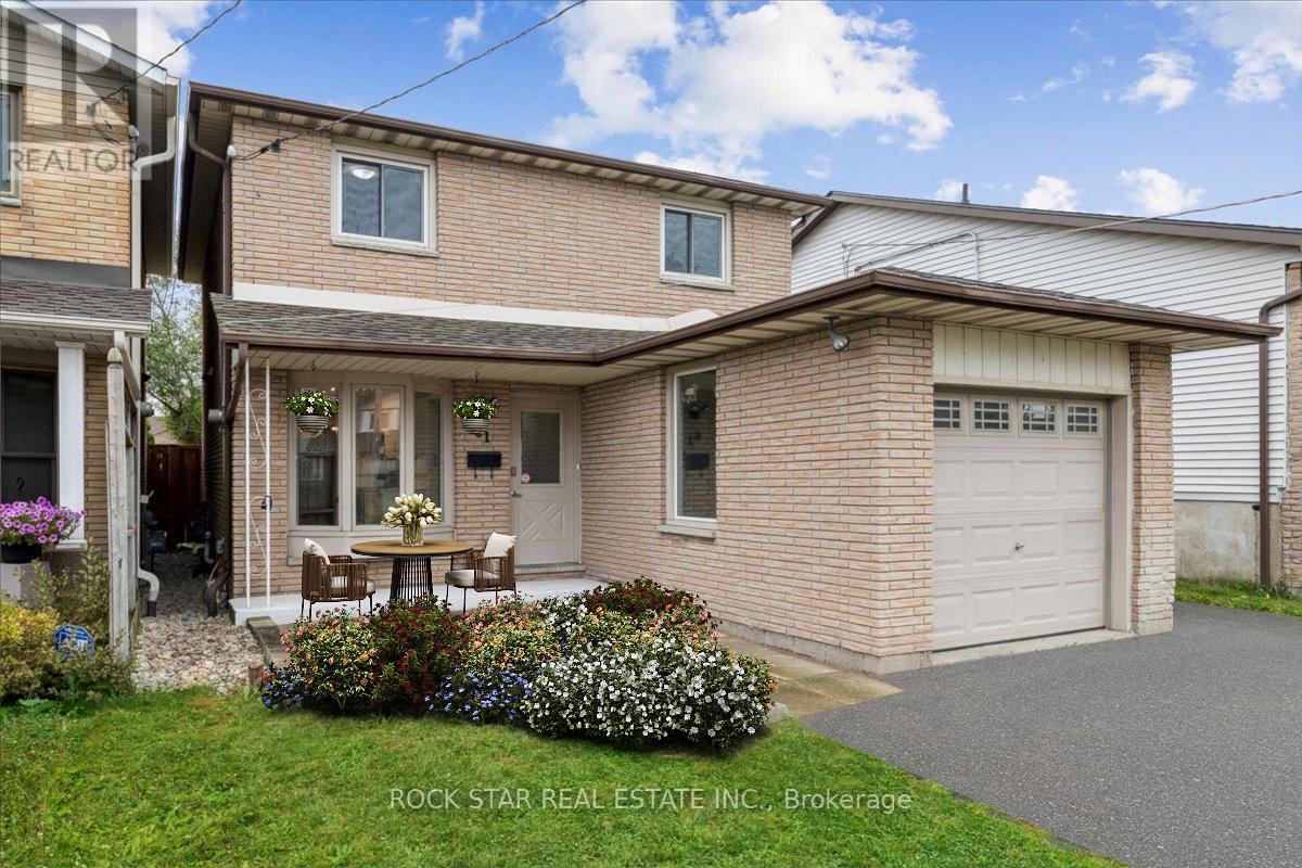 61 Adis Ave, Hamilton, ON L9C 6T9