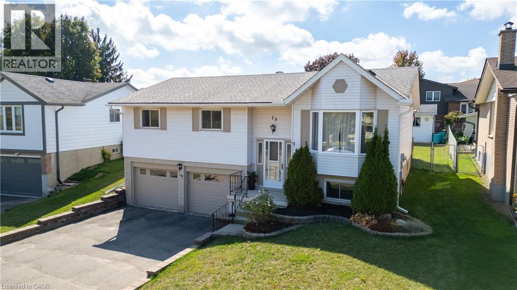 19 Kesselring Dr, Kitchener, ON N2E 2P3