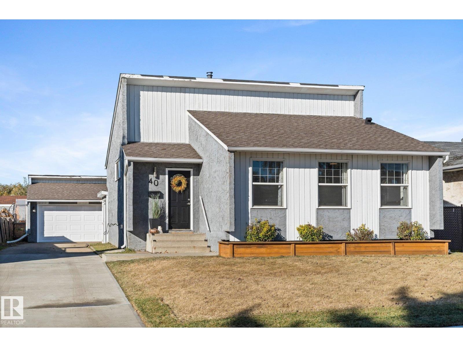 40 Hughes Rd NW, Edmonton, AB T5A 4E2