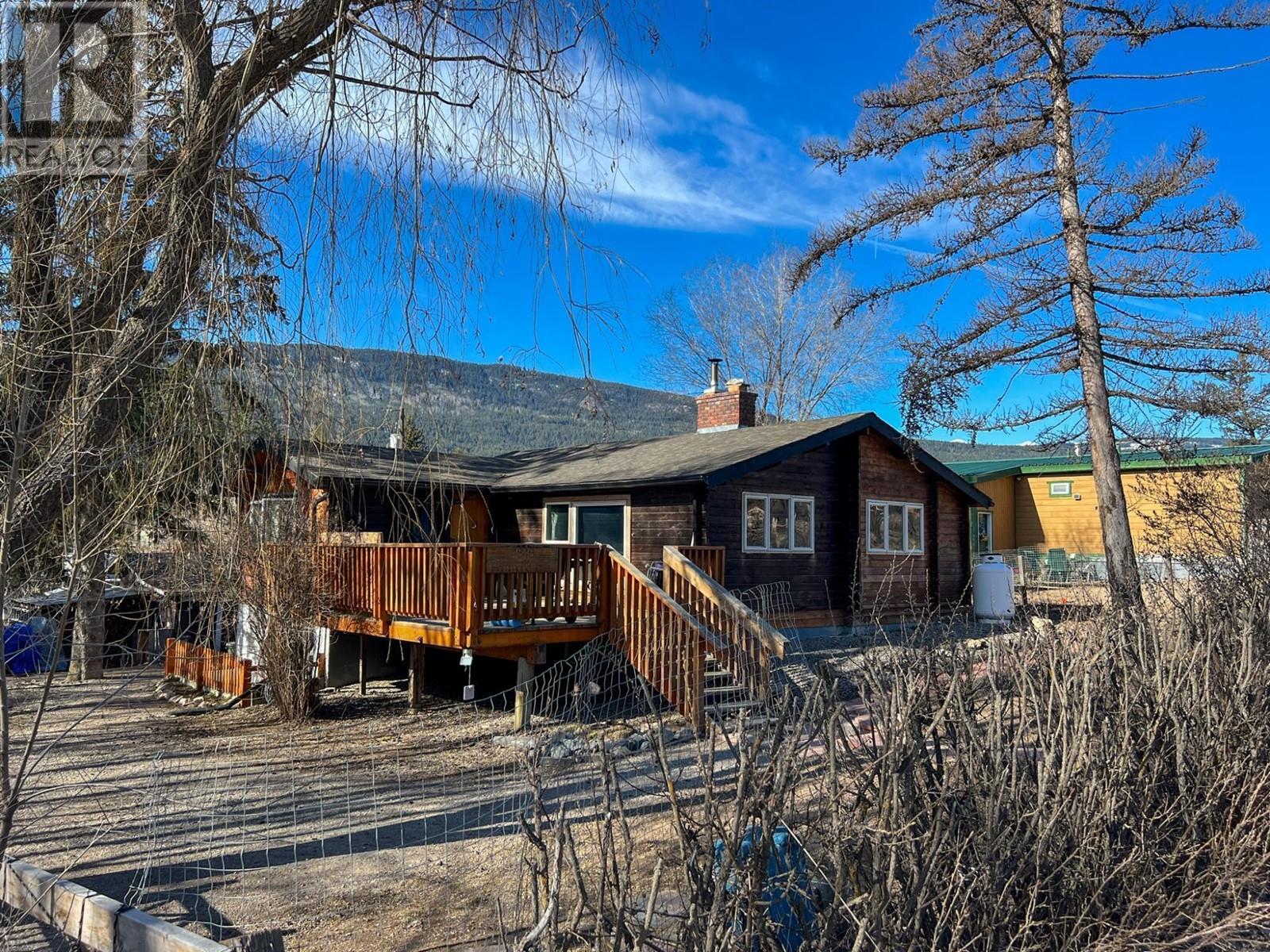 4848 Hammond Ave, Edgewater, BC V0A 1E0