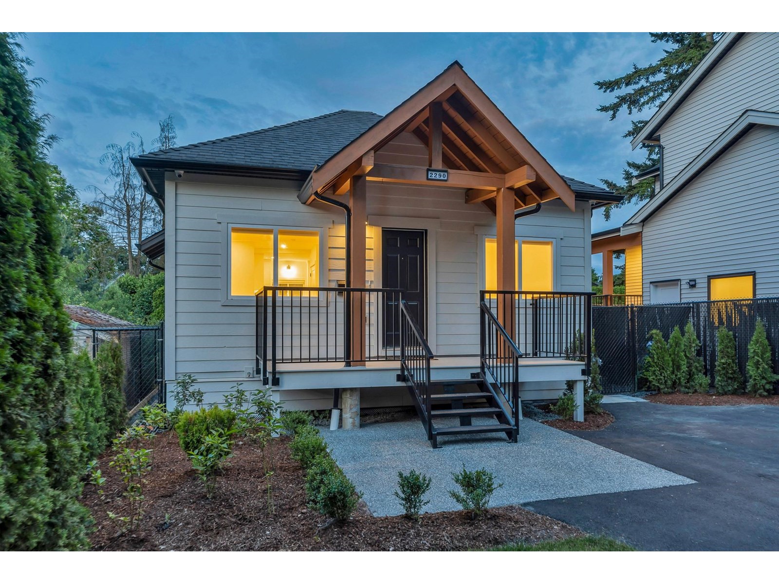 2290 Mouldstade Rd, Abbotsford, BC V2S 3X4