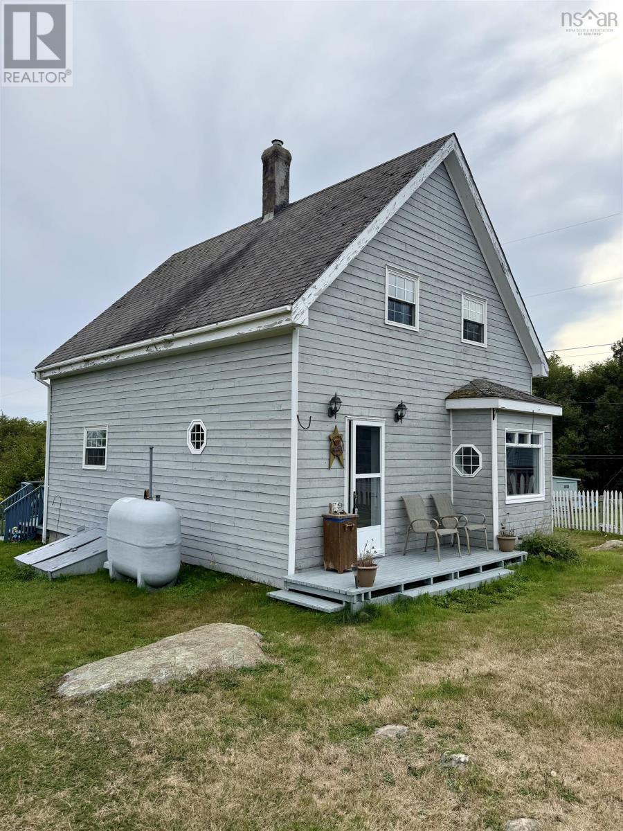 1716 Sandy Point Rd, Shelburne, NS B0T 1W0