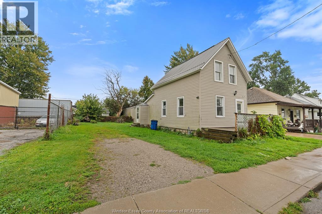 15 Degge, Chatham, ON N7M 4X3