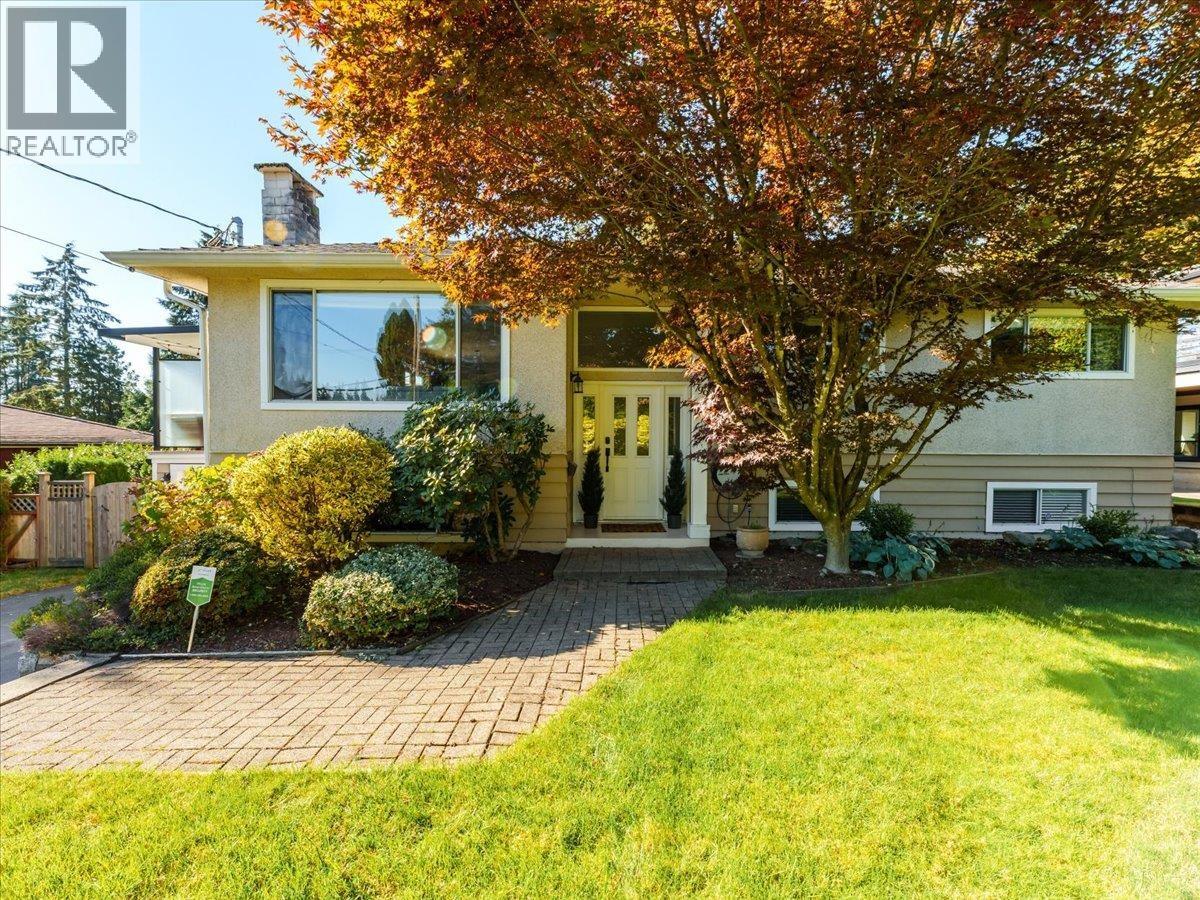 799 Plymouth Dr, North Vancouver, BC V7H 2H5
