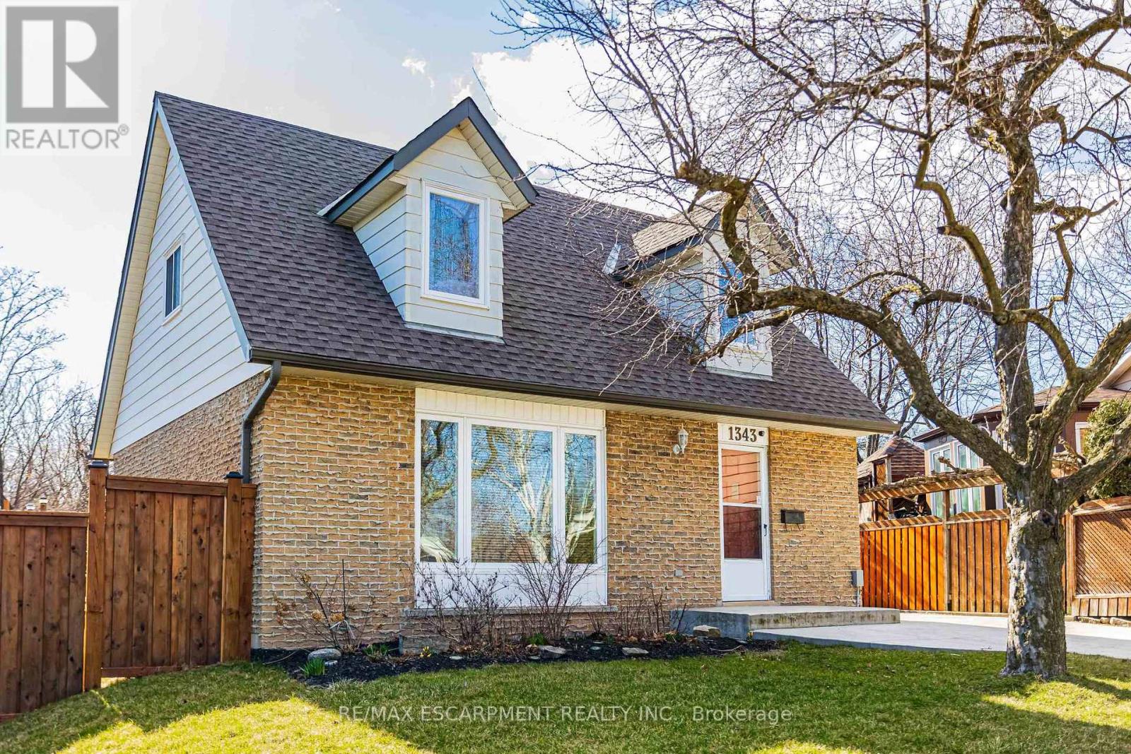 1343 Janina Blvd, Burlington, ON L7P 1K5