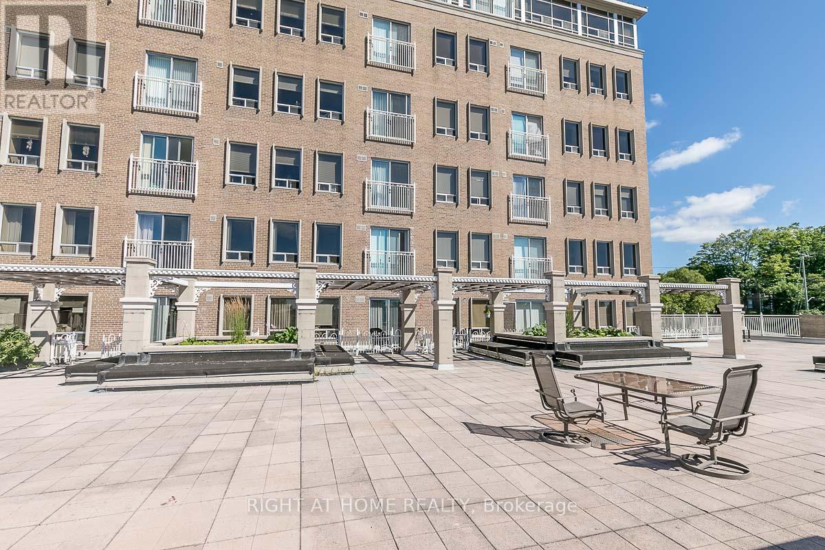 53 74 Ross St, Barrie, ON L4N 1G3
