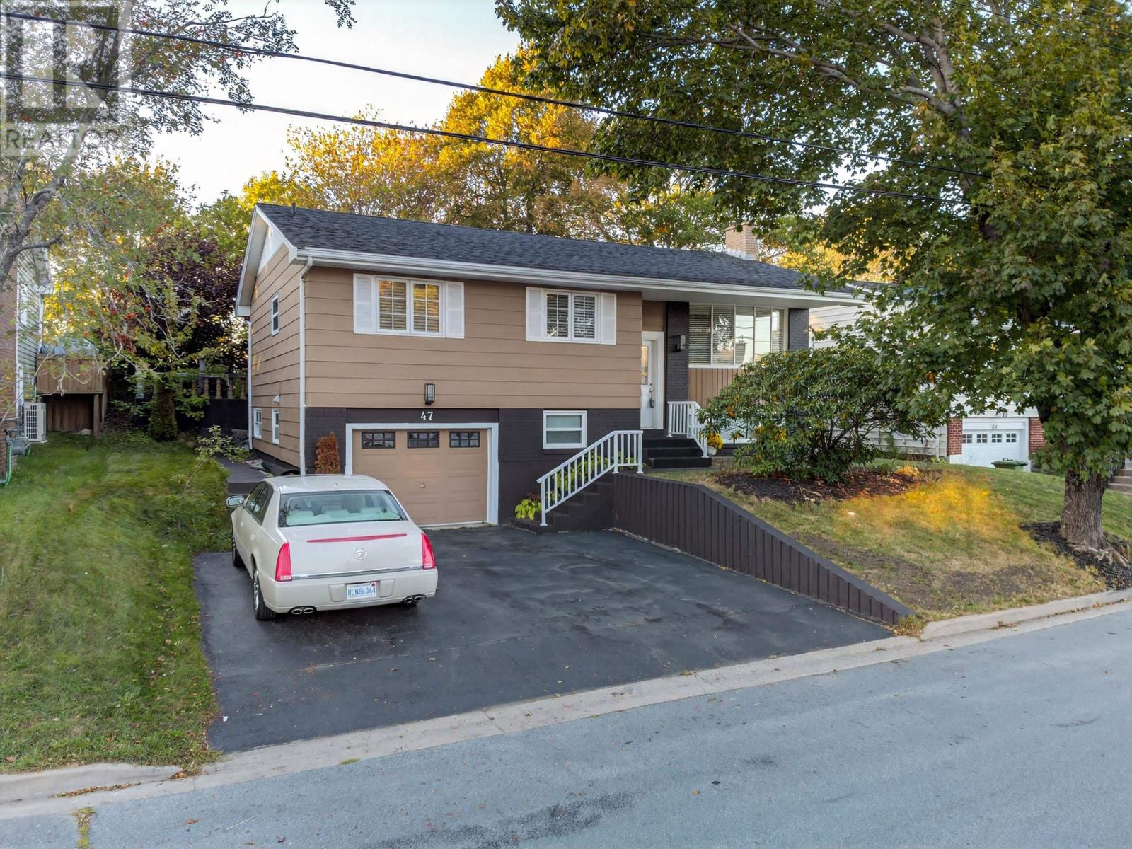 47 Kingston Cres, Dartmouth, NS B3A 2L9
