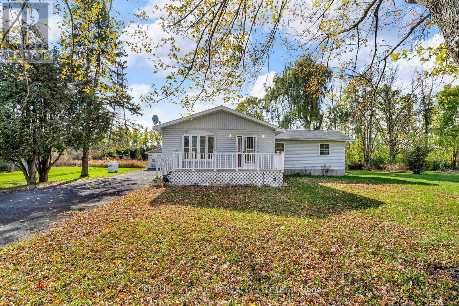 14276 Dafoe Rd, South Stormont, ON K0C 1M0