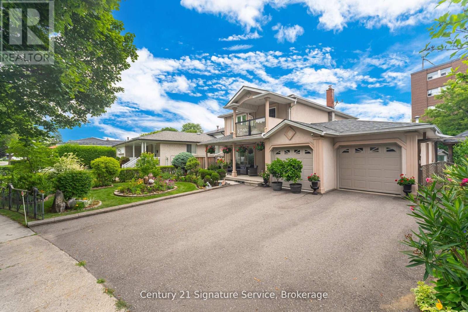 512 Selsey Dr, Mississauga, ON L5A 1B9