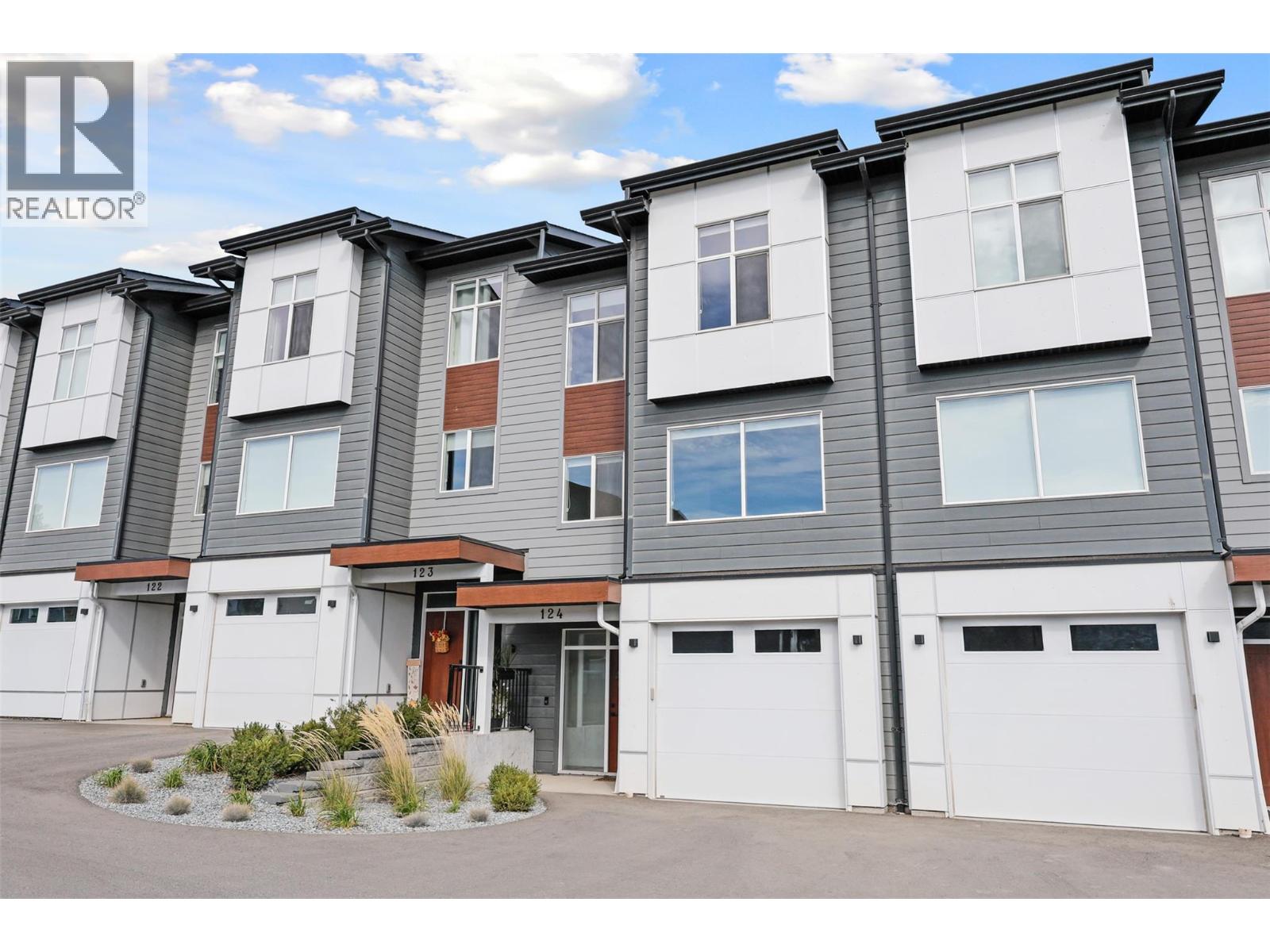 124 River Gate Dr, Kamloops, BC V2H 0E4