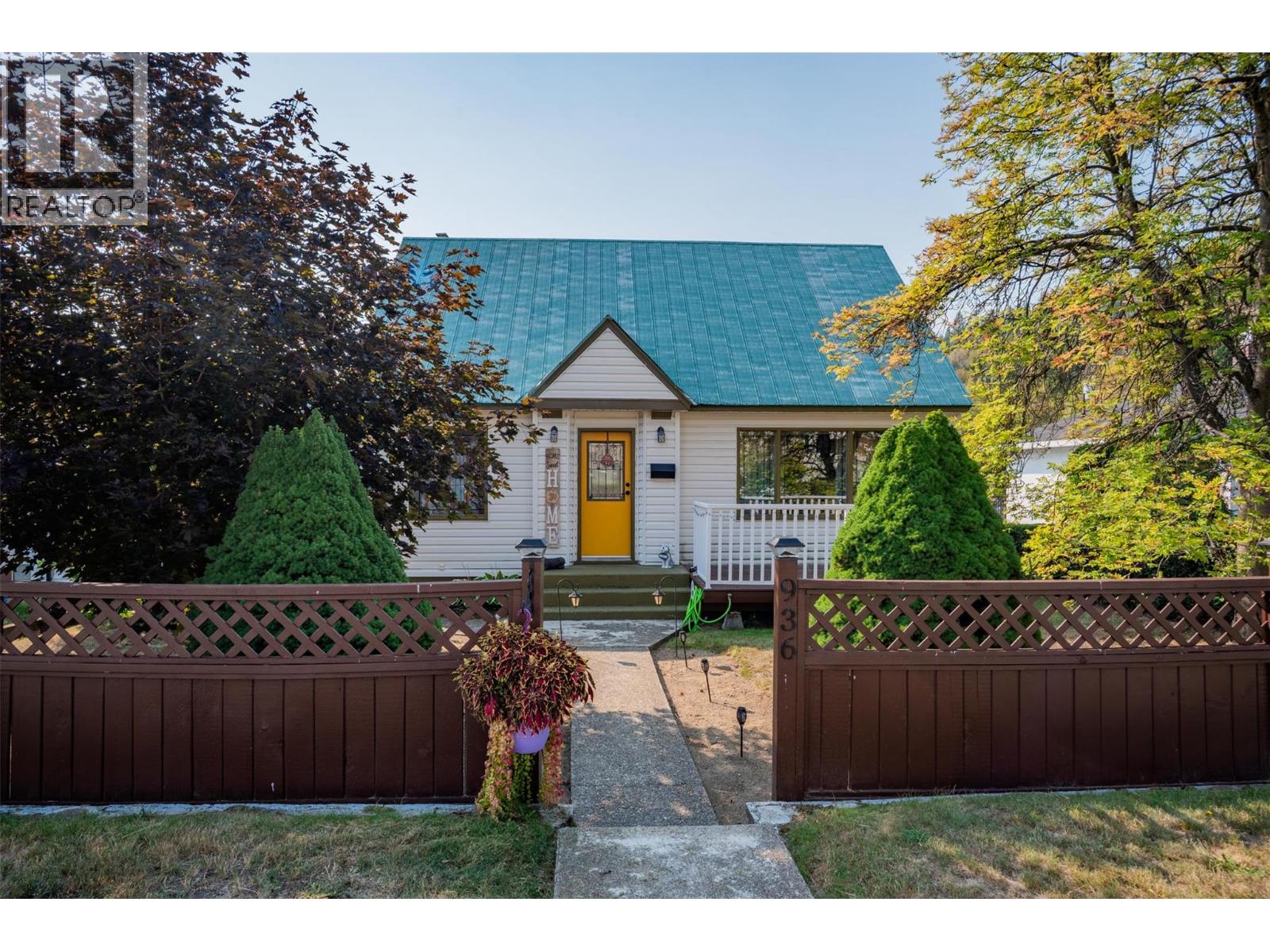 936 Thackeray St, Trail, BC V1R 2C2