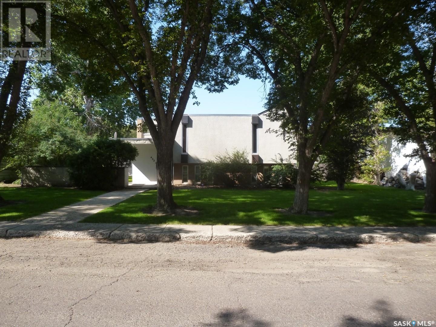 433 3 Street East, Shaunavon, SK S0N 2M0