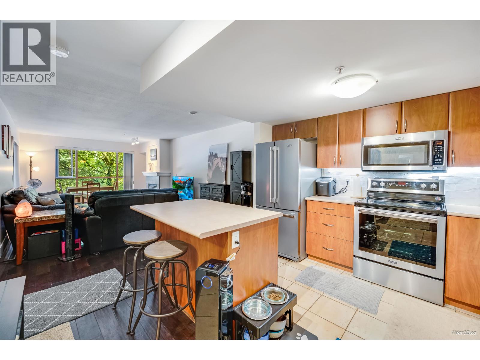 285 Newport Drive Unit 205, Port Moody, BC V3H 5J6