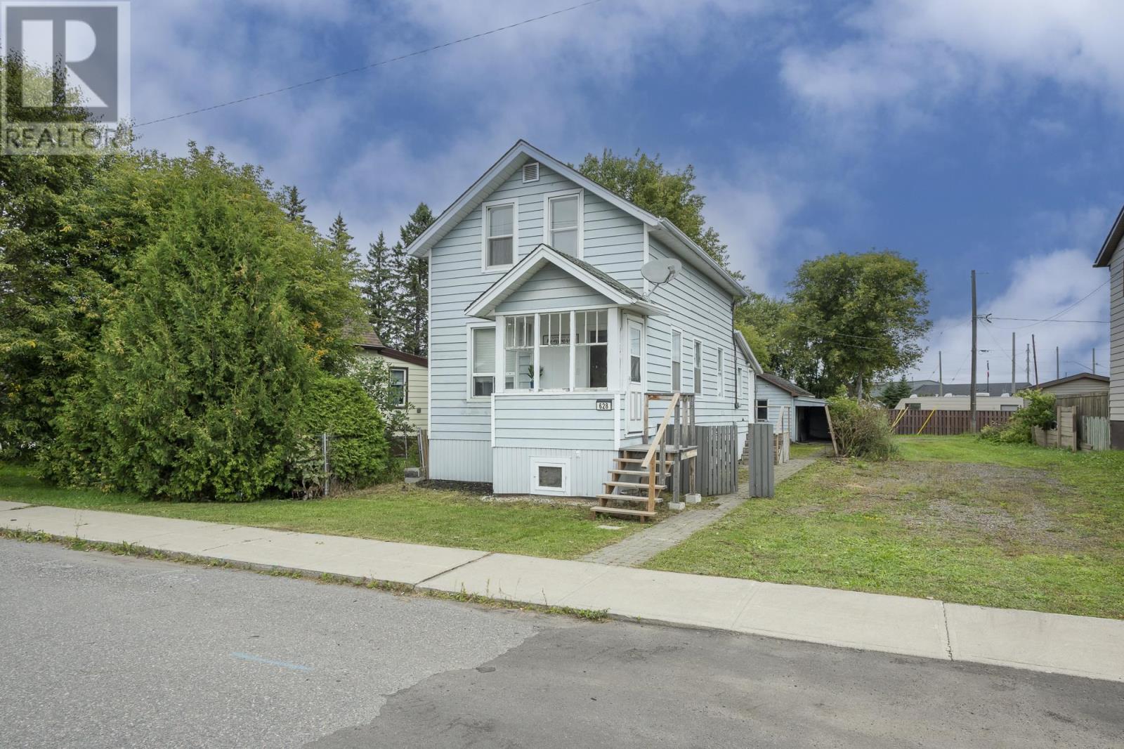 628 Mcbain St, Thunder Bay, ON P7C 2Y3