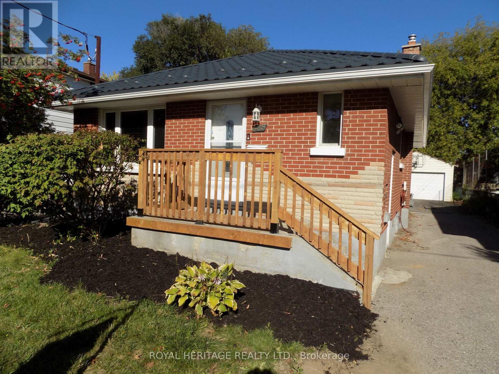 535 Montrave Ave, Oshawa, ON L1J 4S8