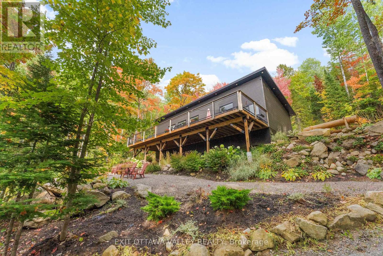 820 Hopefield Rd, Madawaska Valley, ON K0J 1B0