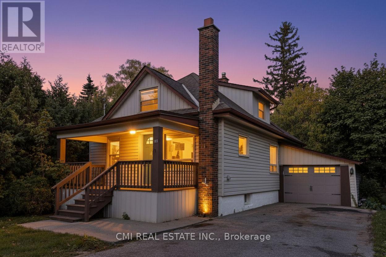 153 Clarence St, Vaughan, ON L4L 1L4