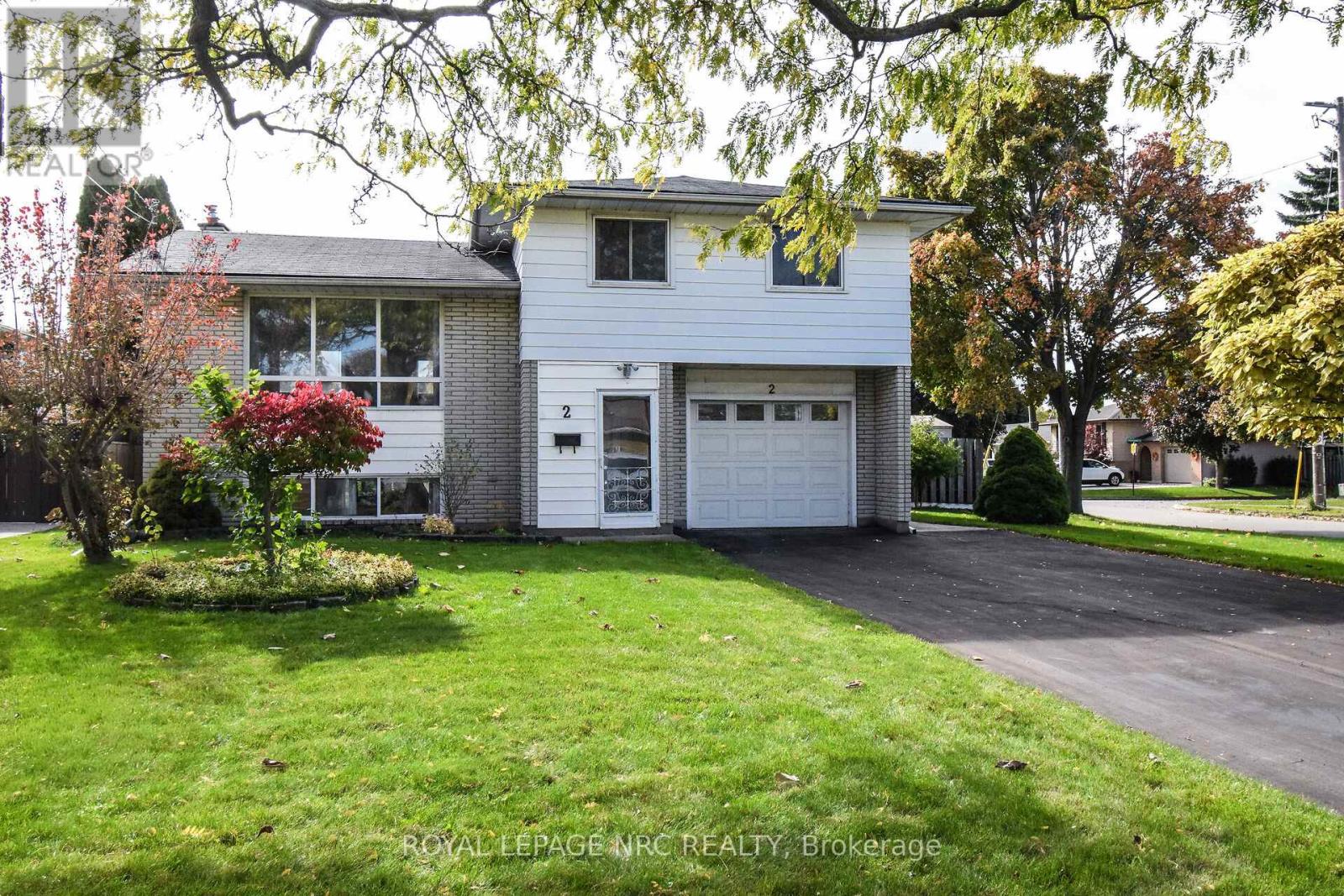 2 Ashley Cir, St. Catharines Lakeport, ON L2N 1L8