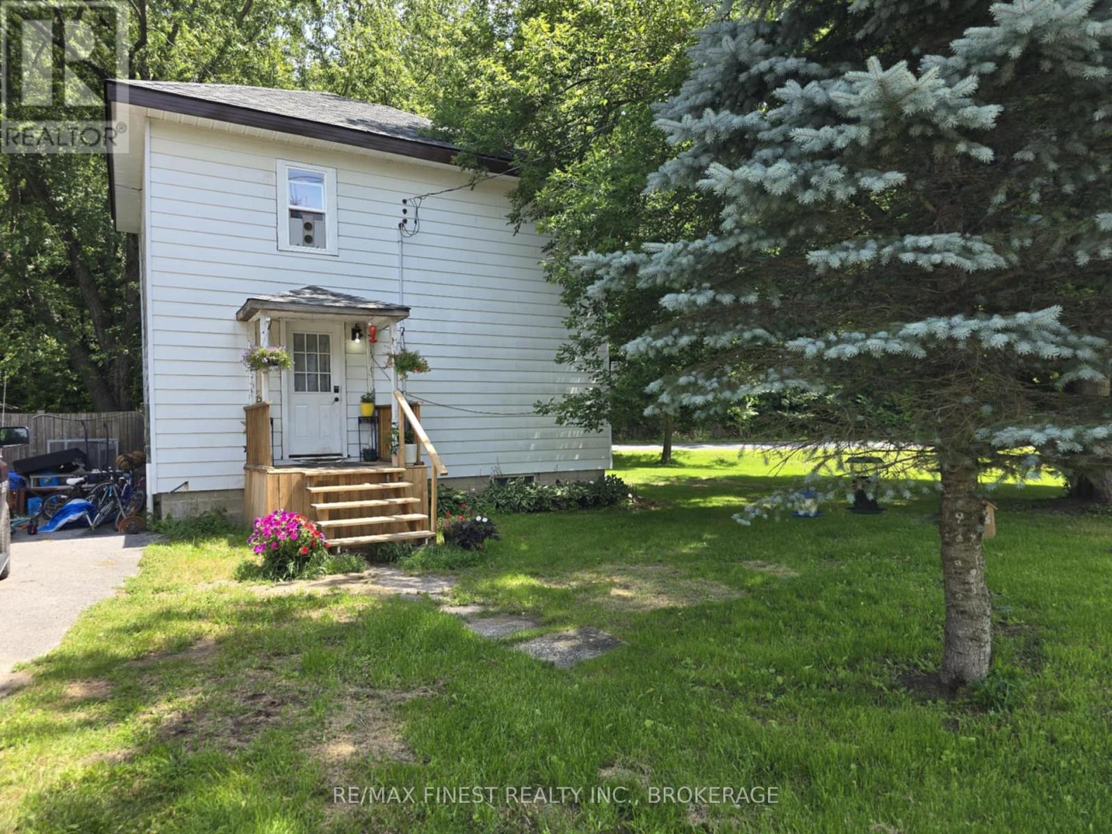 1469 Mountain Grove Rd, Central Frontenac, ON K0H 2E0