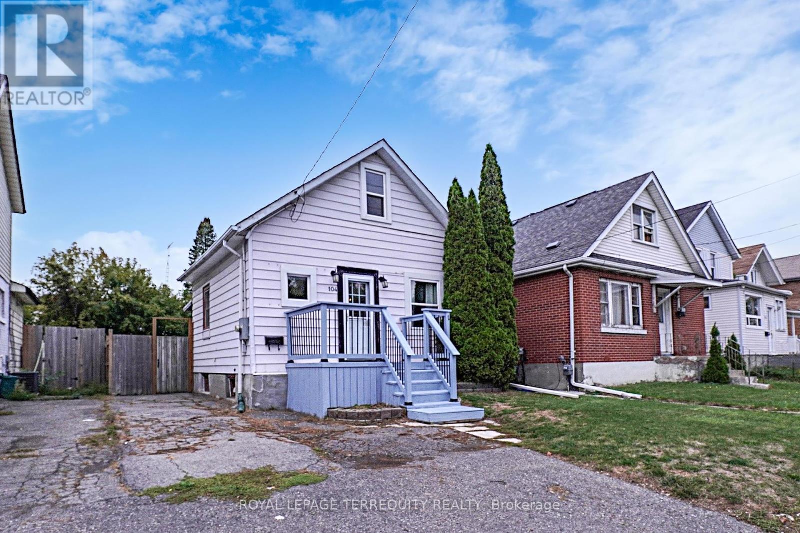 104 Park Rd S, Oshawa, ON L1J 4G9
