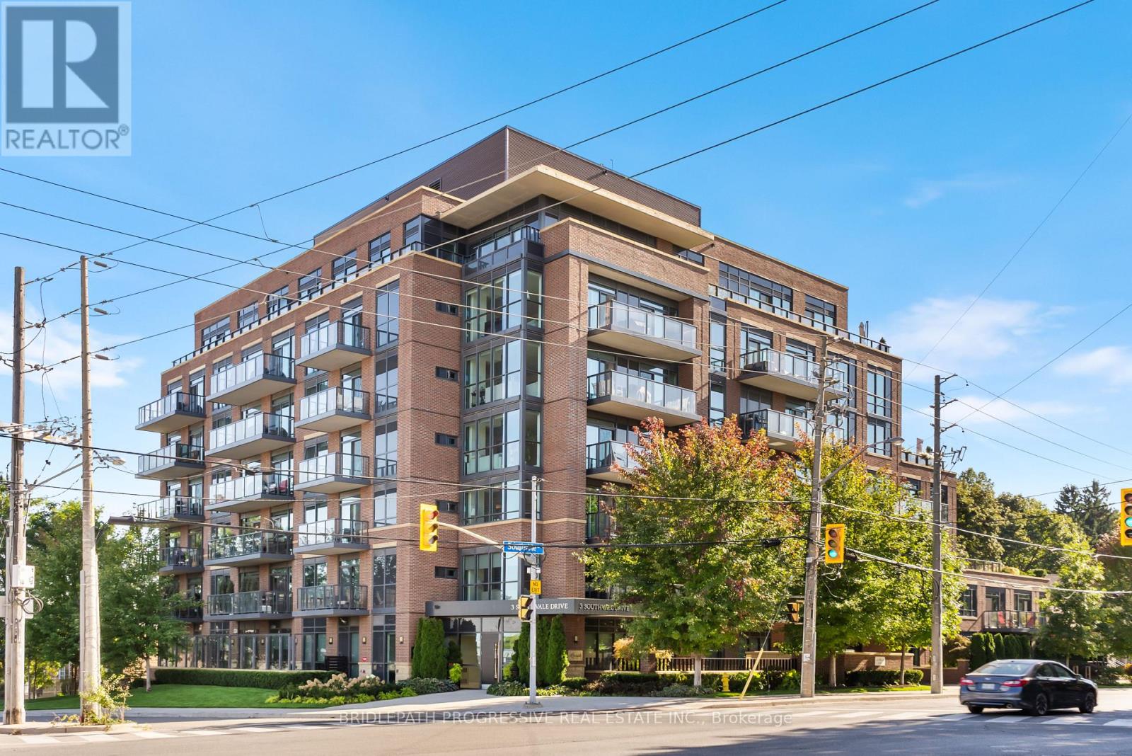 303 3 Southvale Dr, Toronto, ON M4G 1G1