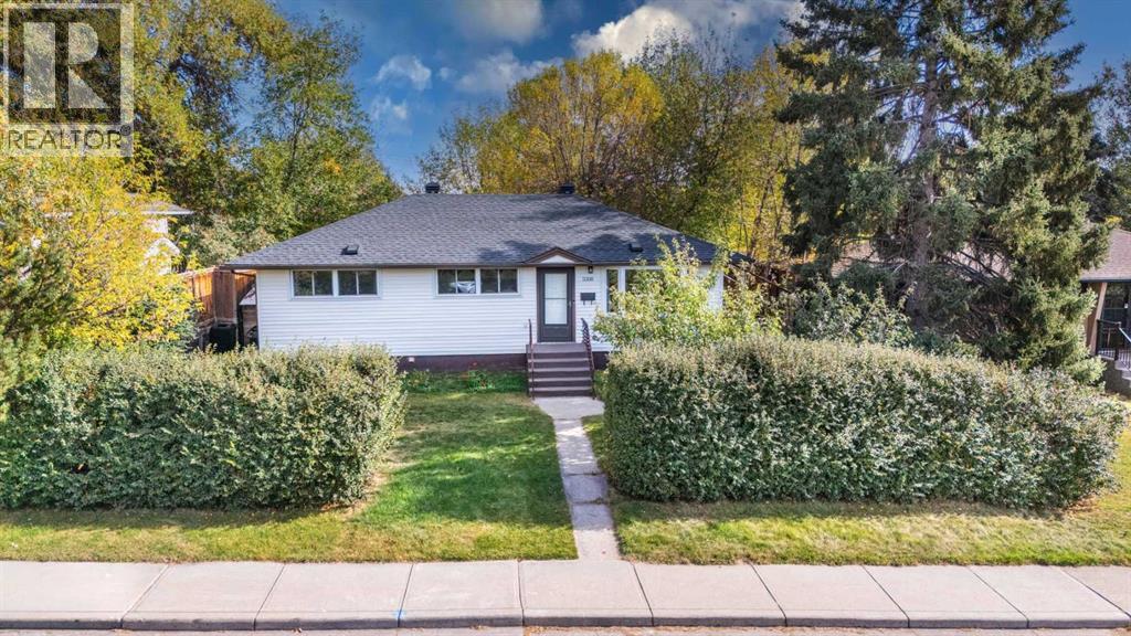 5308 Thornbriar Rd NW, Calgary, AB T2K 2X6