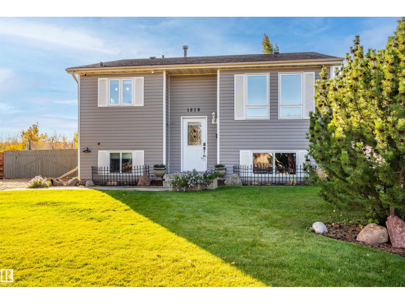 1818 Forest Dr, Cold Lake, AB T9M 1L9