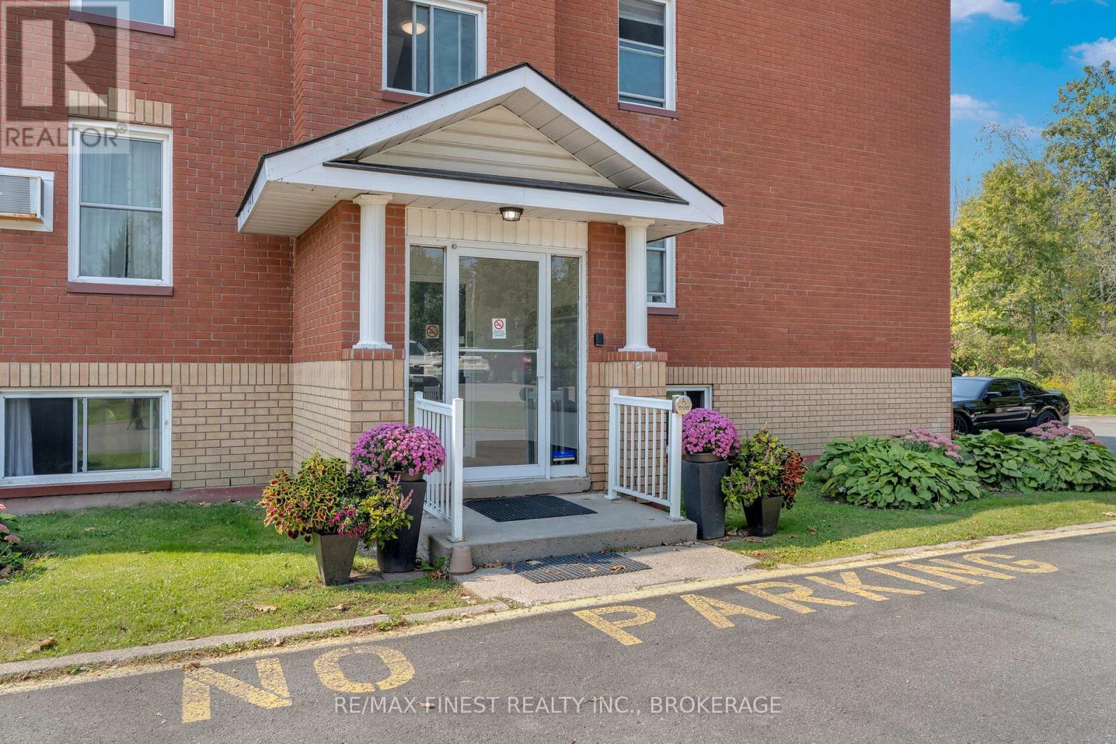 403 540 Talbot Pl, Gananoque, ON K7G 3C6
