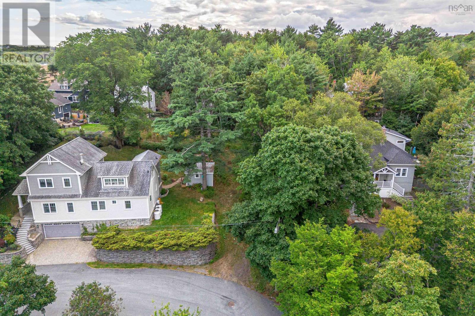 5 Craigmore Dr, Halifax, NS B3N 1M3