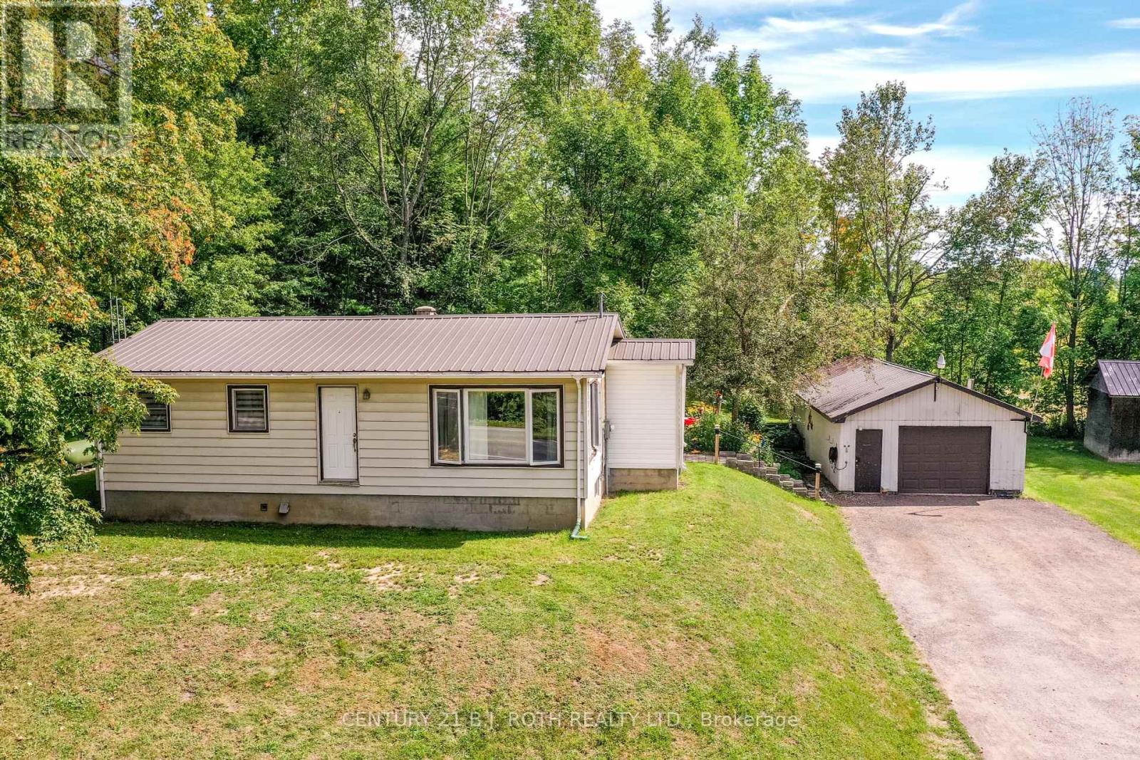 1039 Division Rd E, Severn, ON L3V 0X5